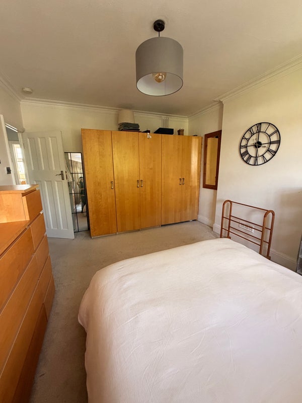 Room Coombe Lane in Greater London