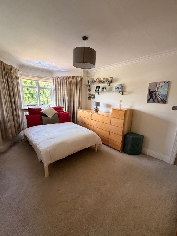 Room Coombe Lane in Greater London