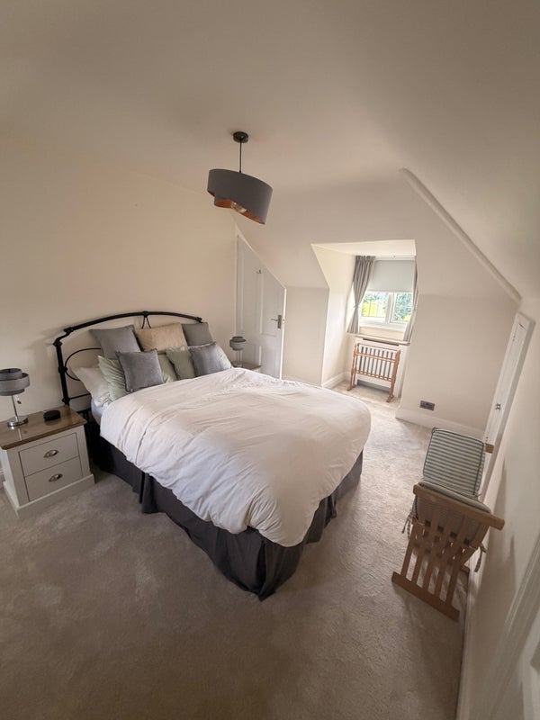 Room Coombe Lane in Greater London