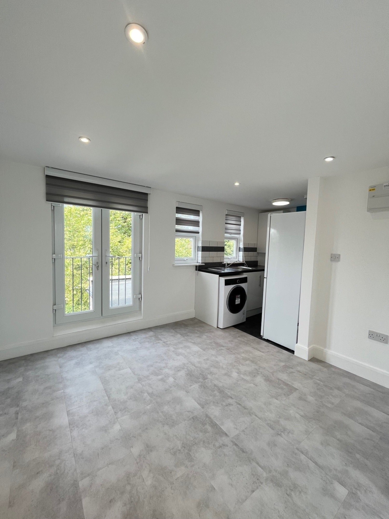 Flat Evering Road in Greater London