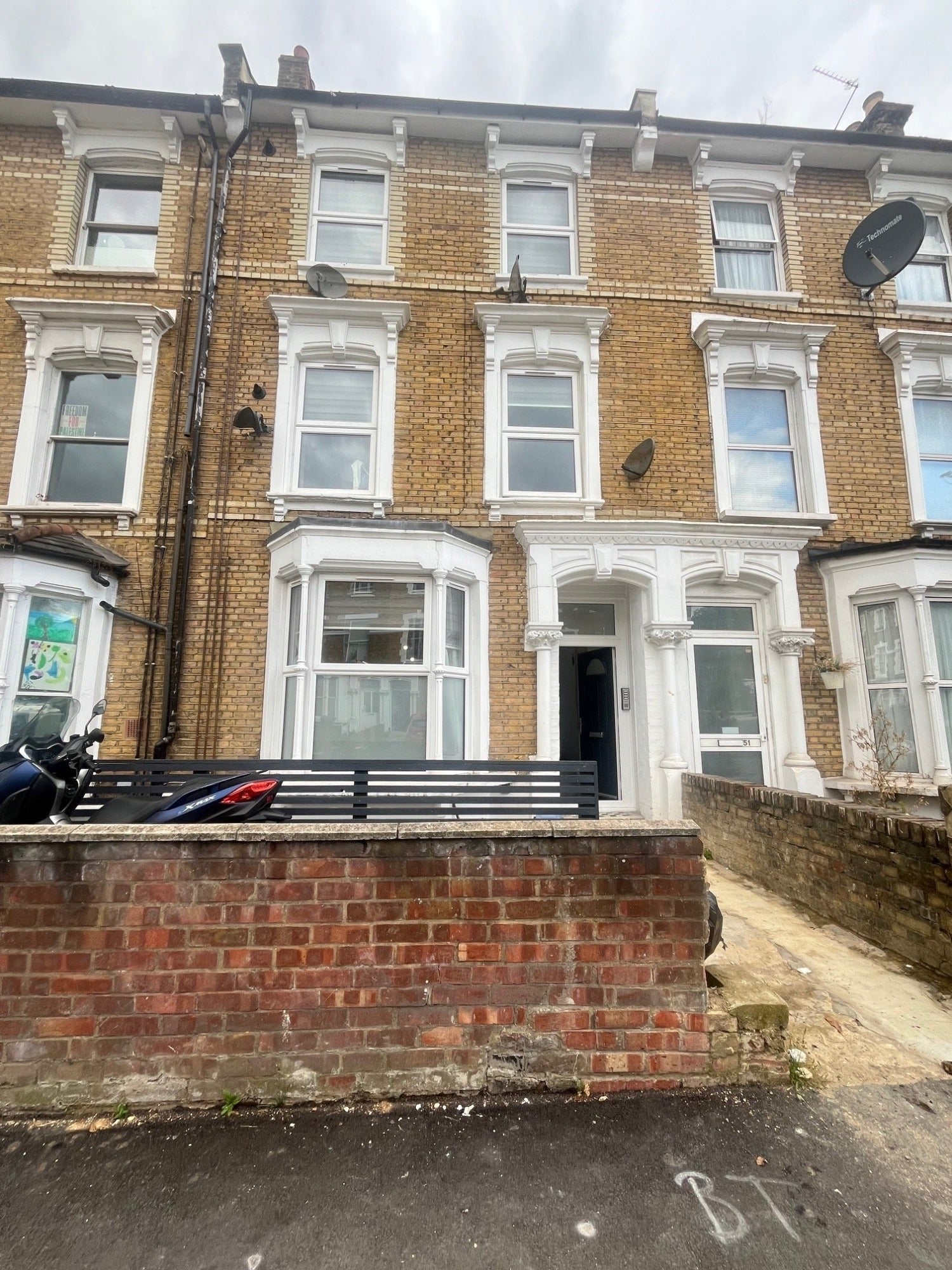 Flat Evering Road in Greater London