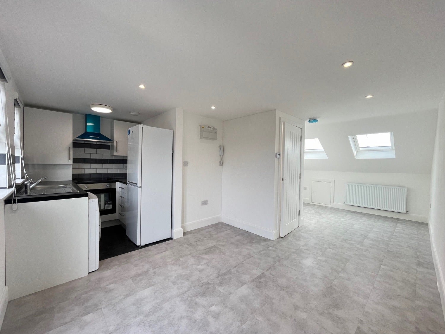 Flat Evering Road in Greater London