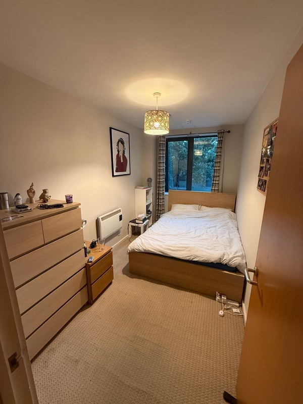 Room City Road East in Manchester