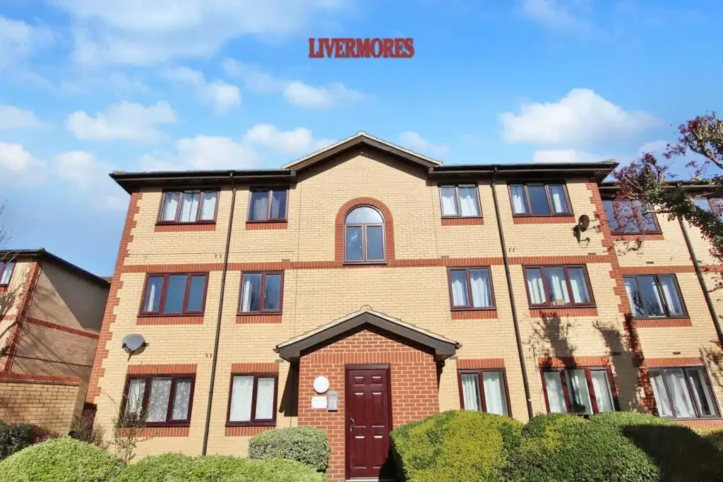 Flat Churchill Close in Dartford