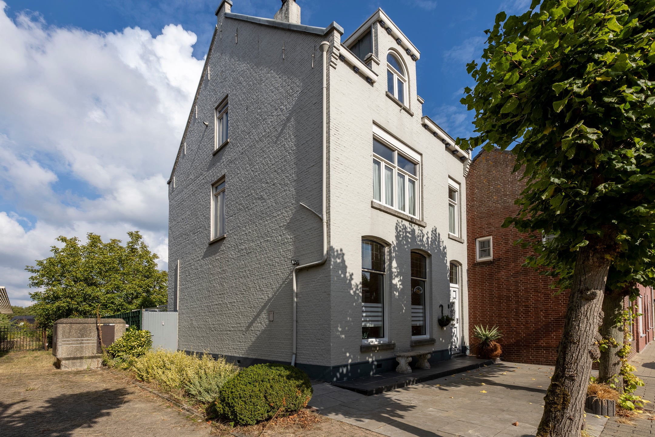 Twee-onder-één-kap te koop: Dorpsstraat 18, Ossendrecht