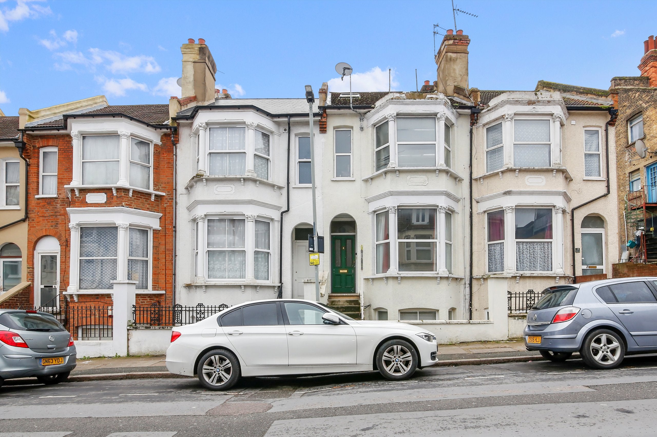 Flat Floyd Road in Greater London
