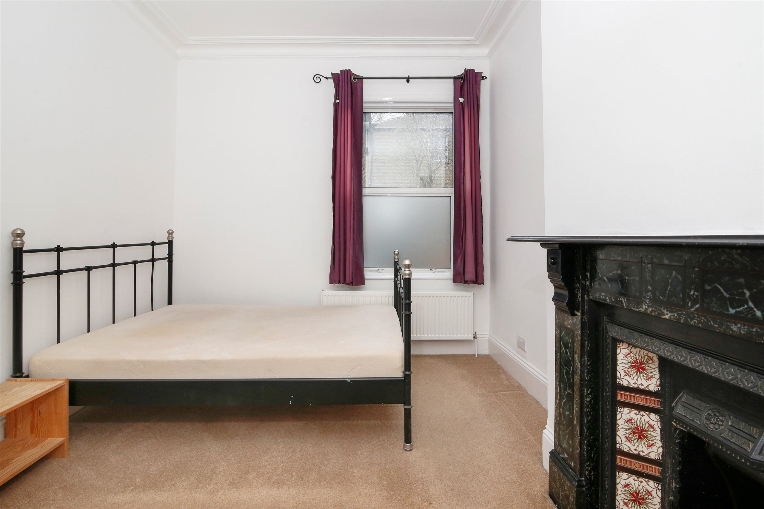 Flat Floyd Road in Greater London