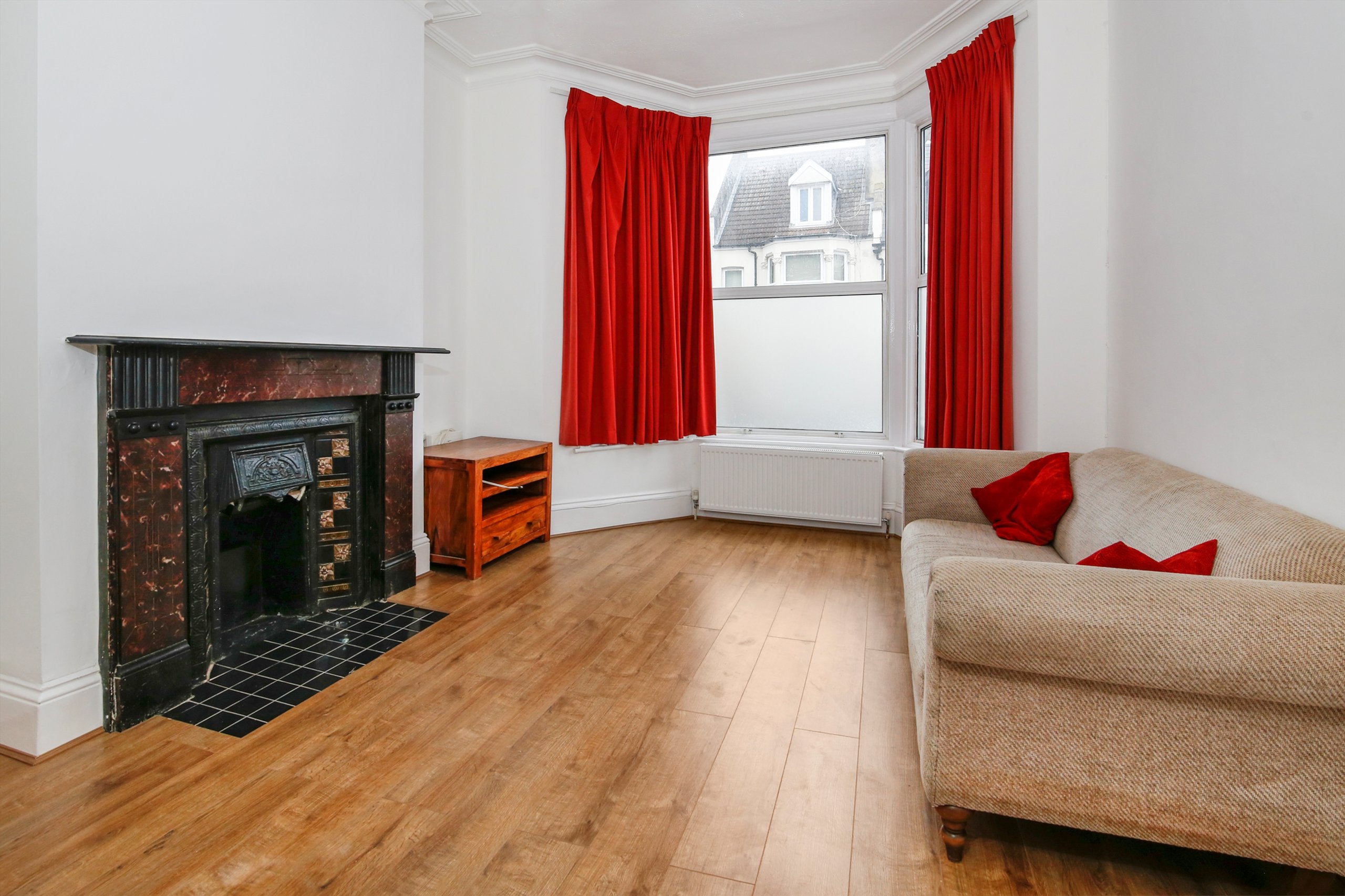 Flat Floyd Road in Greater London