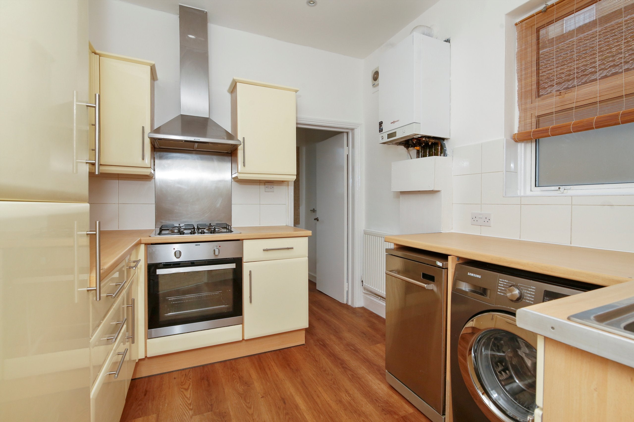 Flat Floyd Road in Greater London