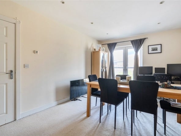 Flat Pasteur Drive in Swindon