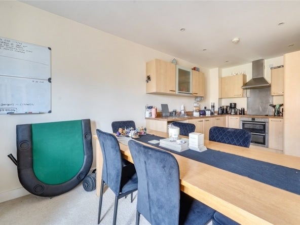 Flat Pasteur Drive in Swindon