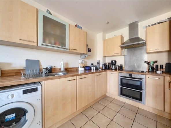 Flat Pasteur Drive in Swindon