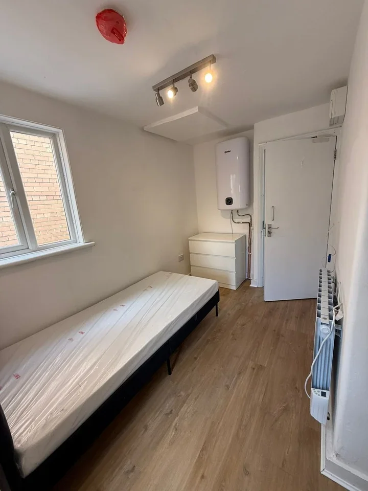 Flat High Road Leytonstone in Greater London