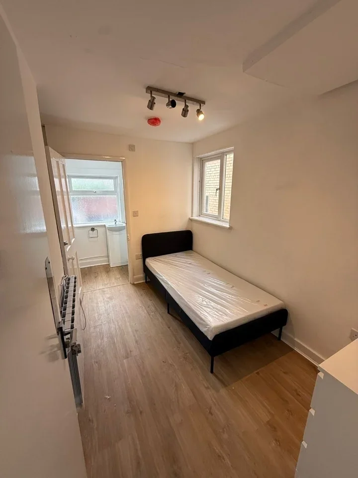Flat High Road Leytonstone in Greater London