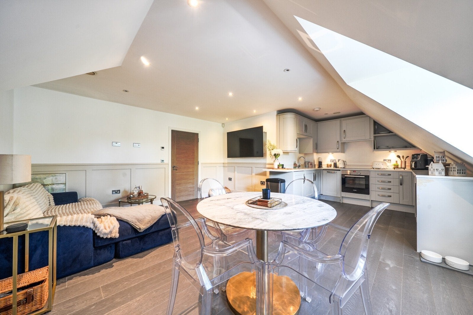 Flat Bickley Park Road in Greater London