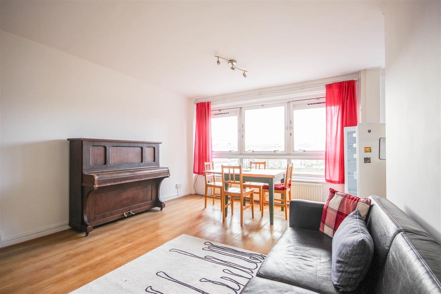 Flat Market Road in Greater London