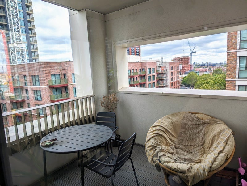 Room Sayer Street in Greater London