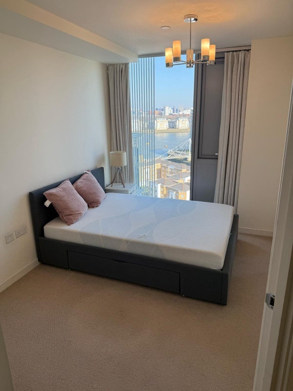 Flat Harmony Place in Greater London