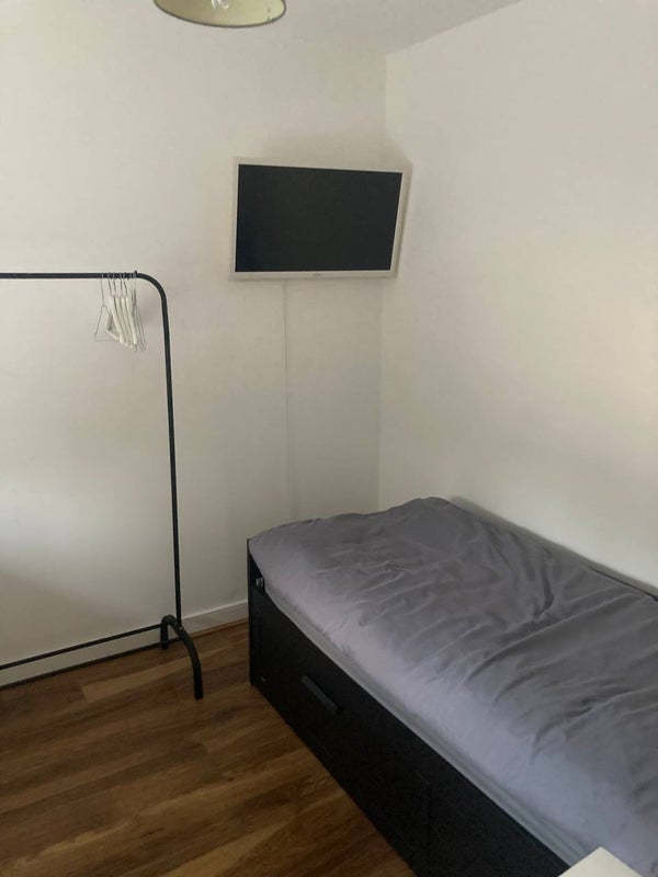 Room Victoria Road in Tamworth