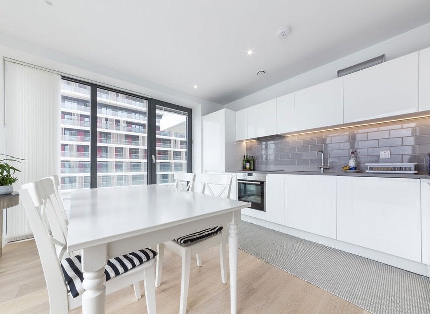 Flat Bonnet Street in Greater London