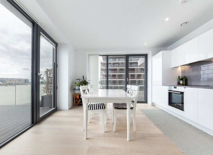 Flat Bonnet Street in Greater London