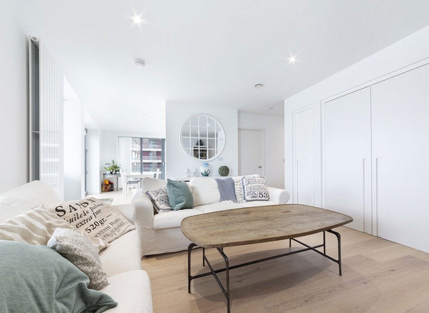 Flat Bonnet Street in Greater London