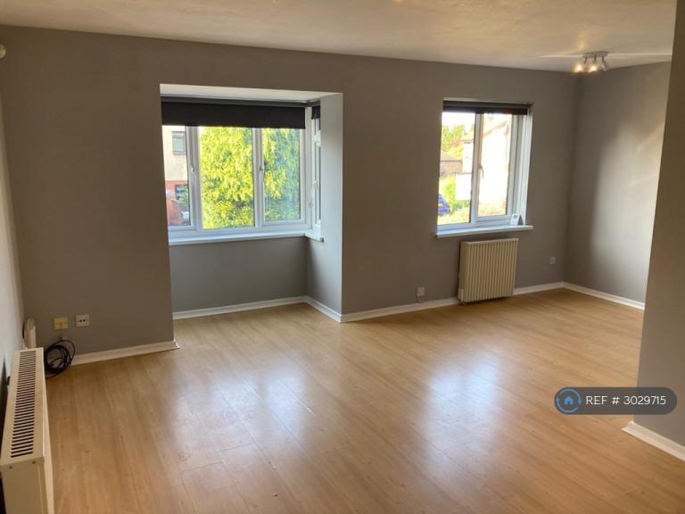 Flat Oakapple Court in Greater London