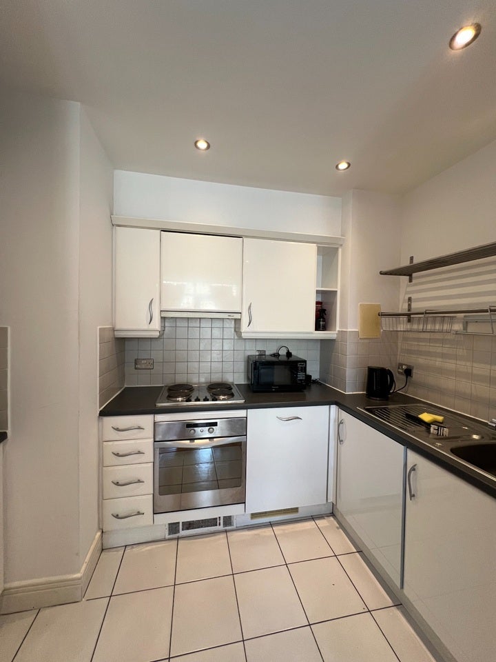 Flat Gerry Raffles Square in Greater London