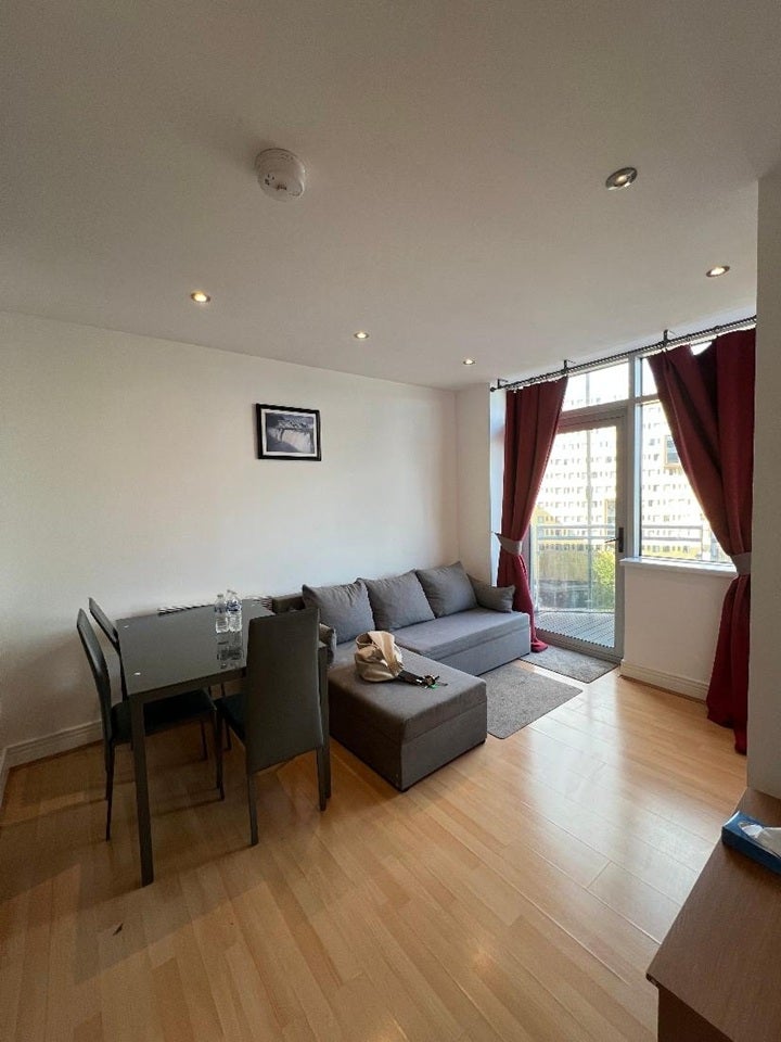 Flat Gerry Raffles Square in Greater London
