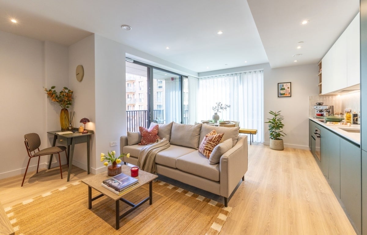 Flat Ribbon Lane in Greater London