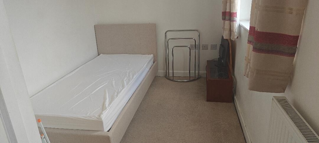 Room Vimy Drive in Dartford