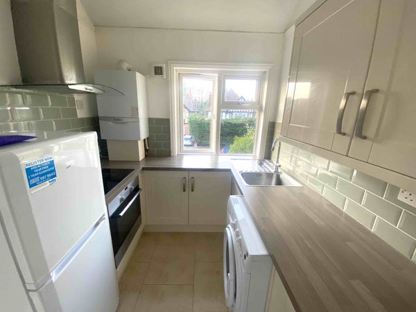 Flat Rickmansworth Road in Watford