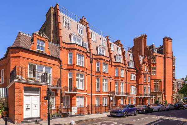 Flat Hans Road in Greater London