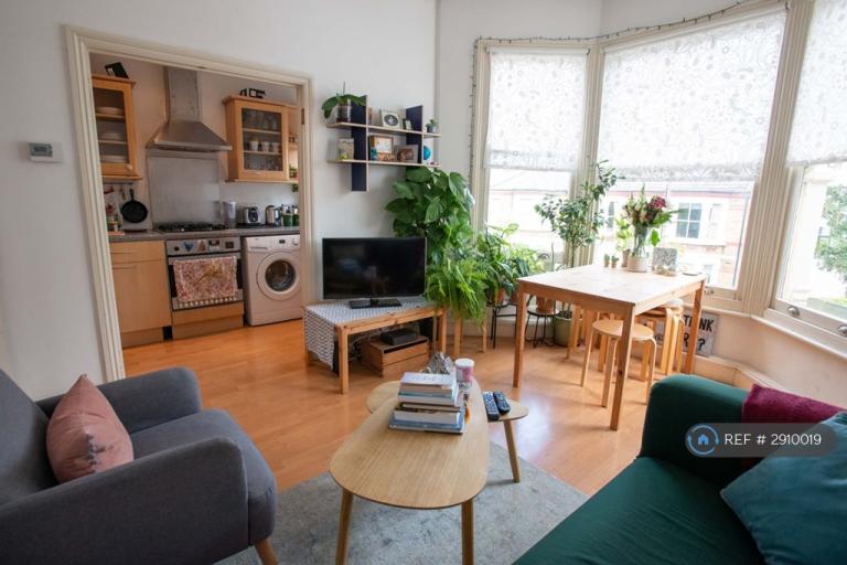 Flat Musgrove Road in Greater London