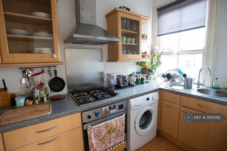 Flat Musgrove Road in Greater London