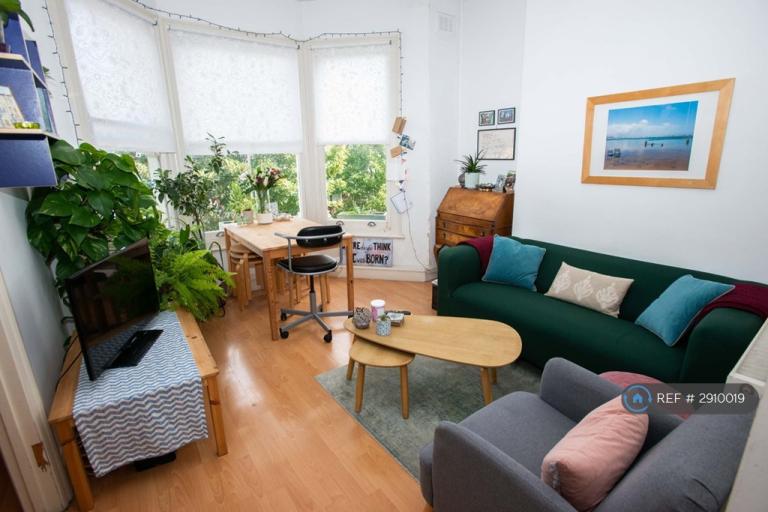 Flat Musgrove Road in Greater London