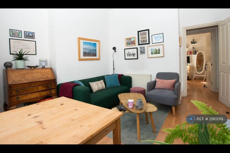 Flat Musgrove Road in Greater London