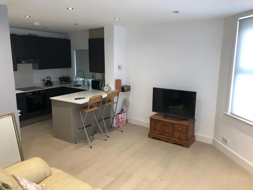 Flat Bastion Road in Greater London
