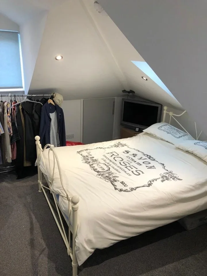 Flat Bastion Road in Greater London