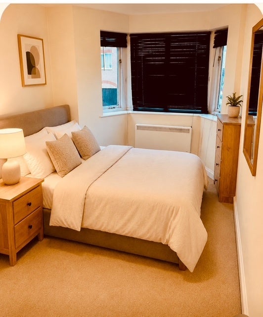 Flat Norbury Avenue in Watford