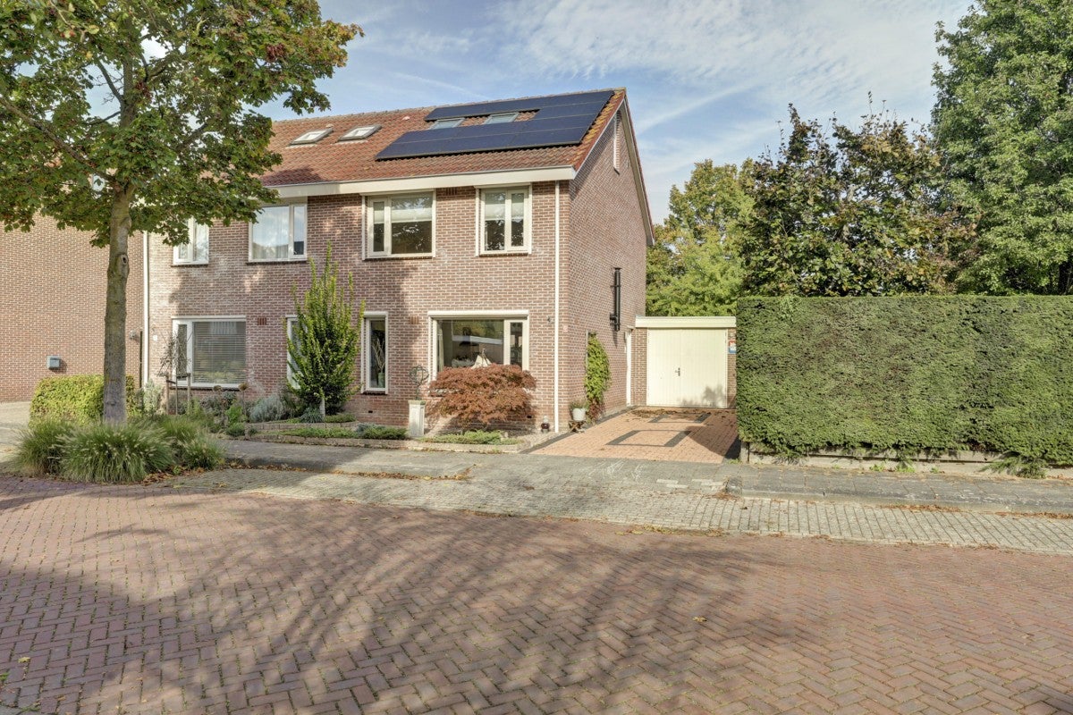Huis Manegelaan 2 in Dronten