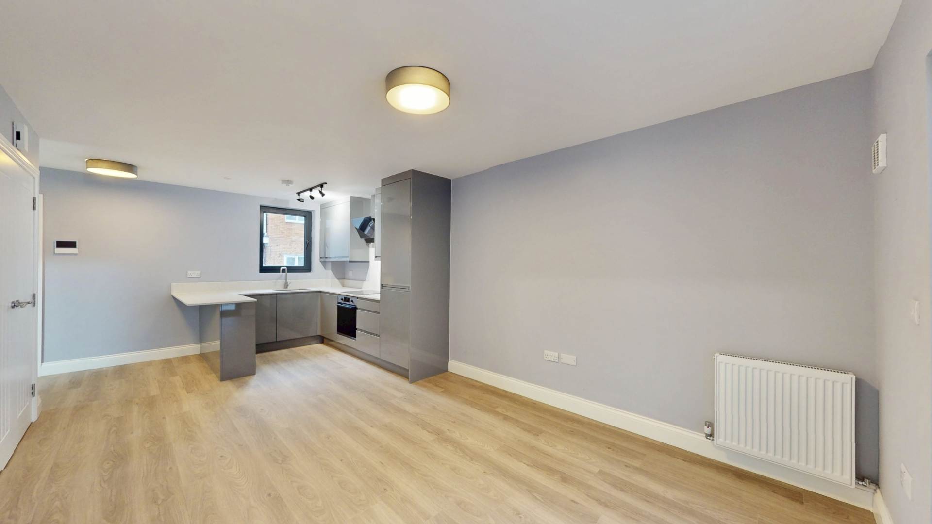 Flat Hanworth Road in Greater London