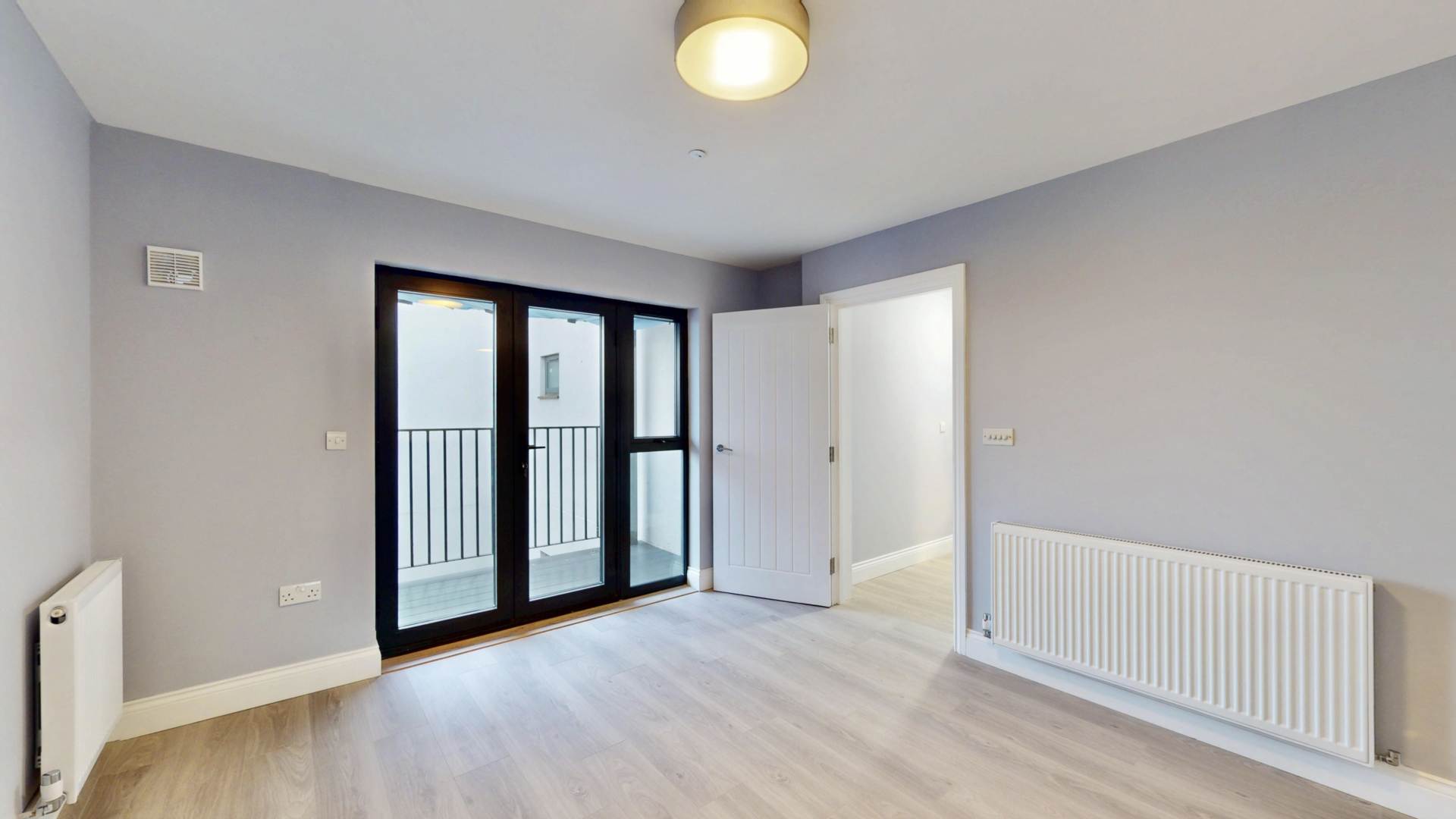 Flat Hanworth Road in Greater London