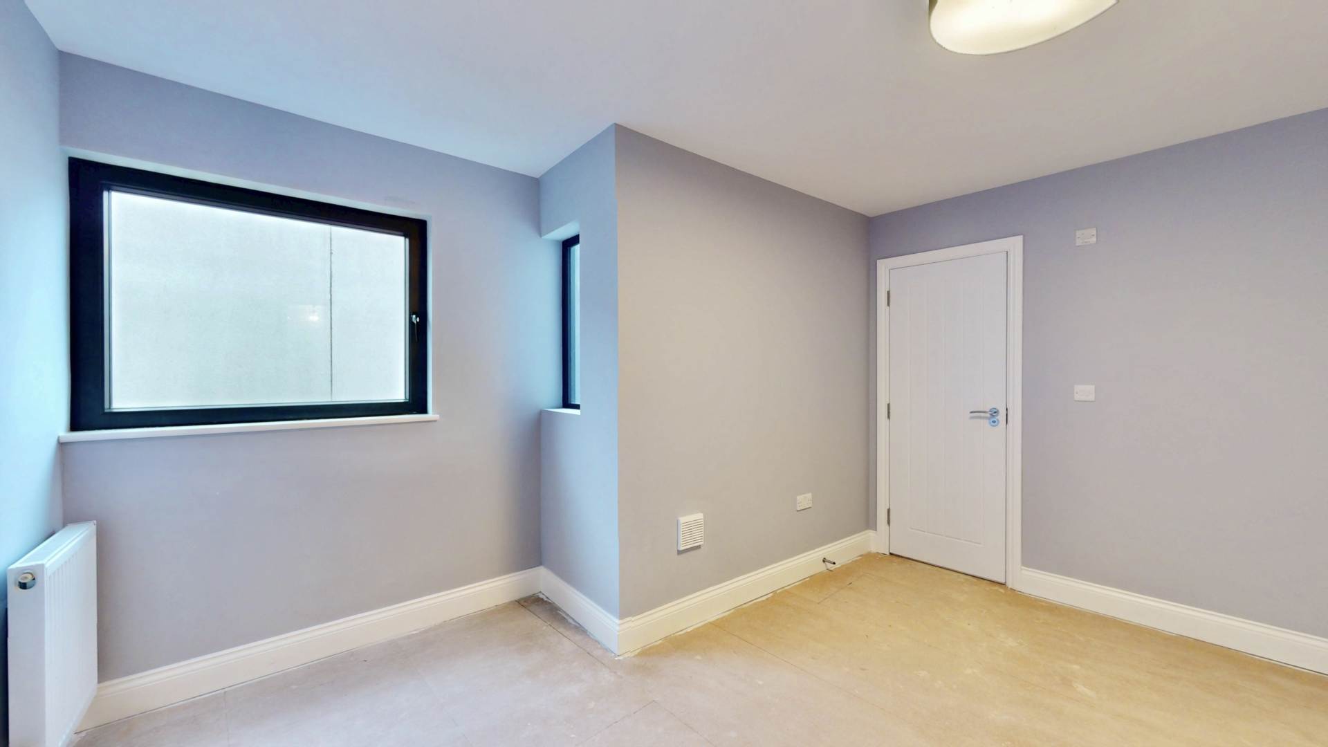 Flat Hanworth Road in Greater London