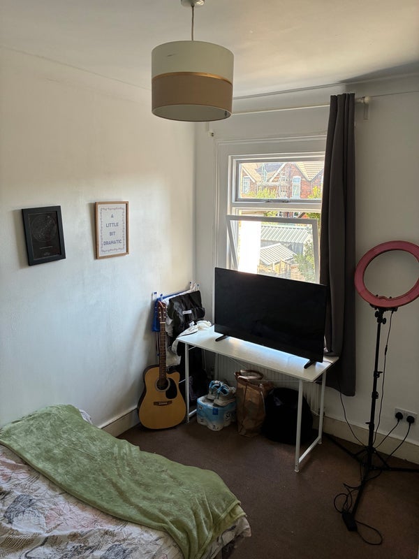 Room Sedgwick Road in Greater London