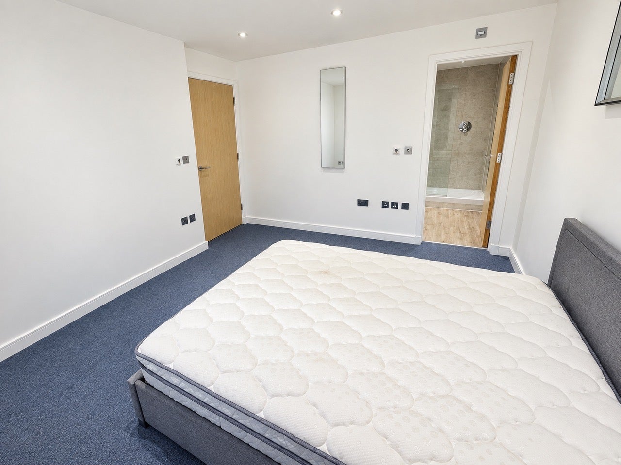 Flat Western Gateway in Greater London