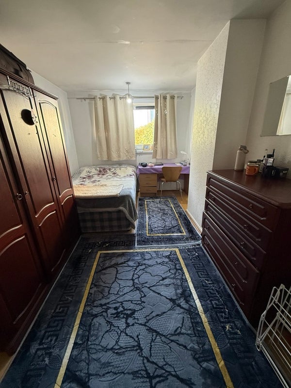 Room Trinity Gardens in Greater London
