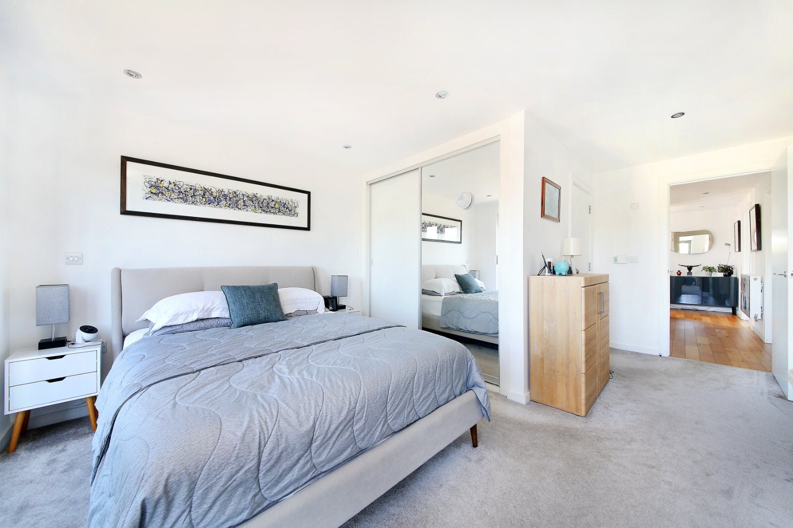 Flat Eythorne Road in Greater London