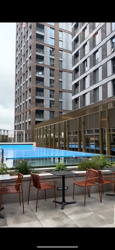 Room New Acres Way in Greater London