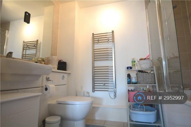 Flat Park Lodge Avenue in Greater London